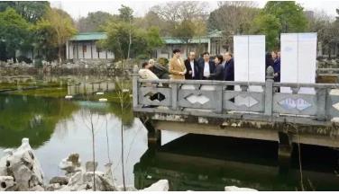 整合安排城市黑臭水體治理、水源地保護(hù)、打擊“洋垃圾”進(jìn)口